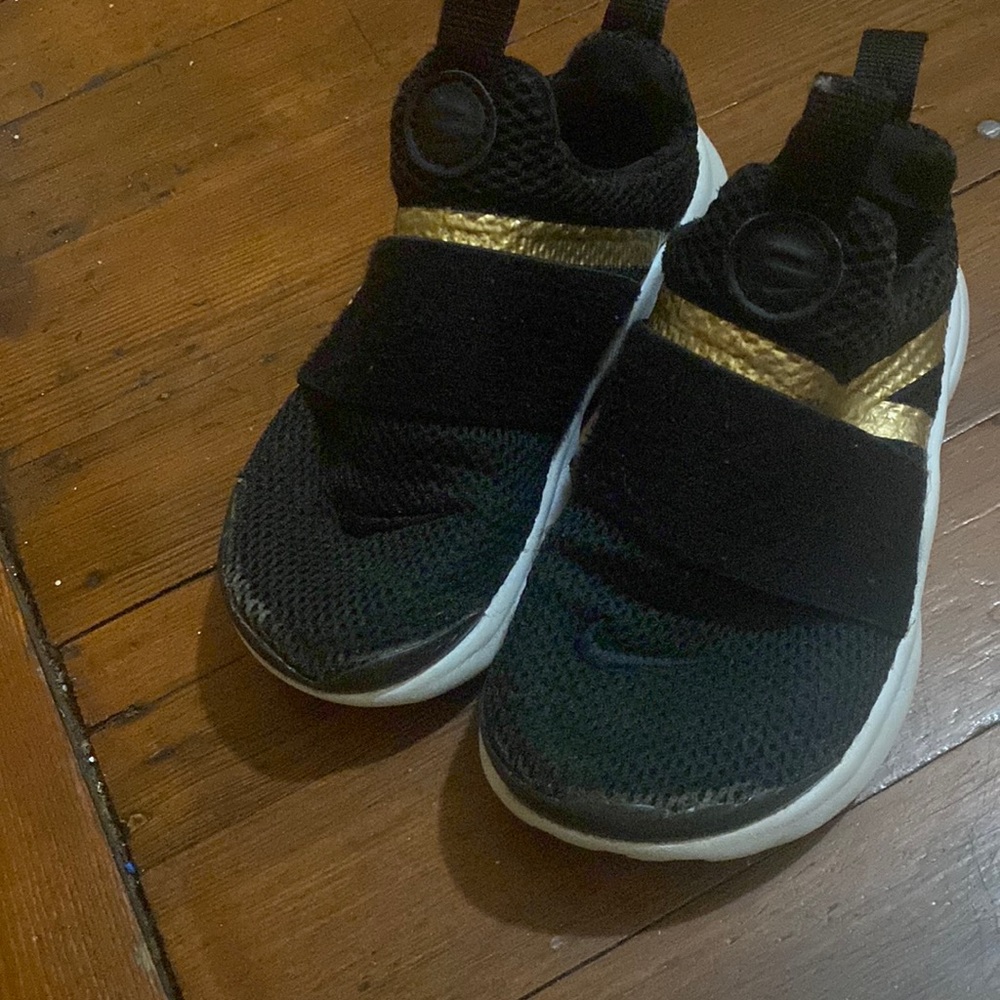 Nike shoes black and gold size 10 c